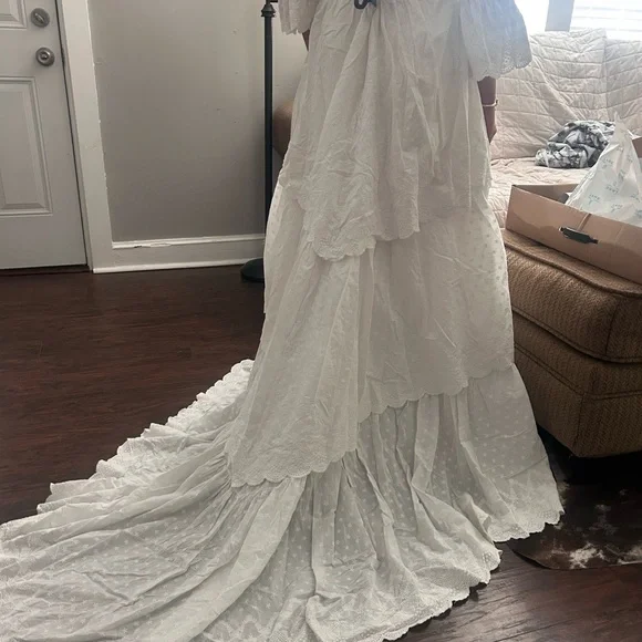 Chic White Tiered Wedding Dress - Picture 4 of 6